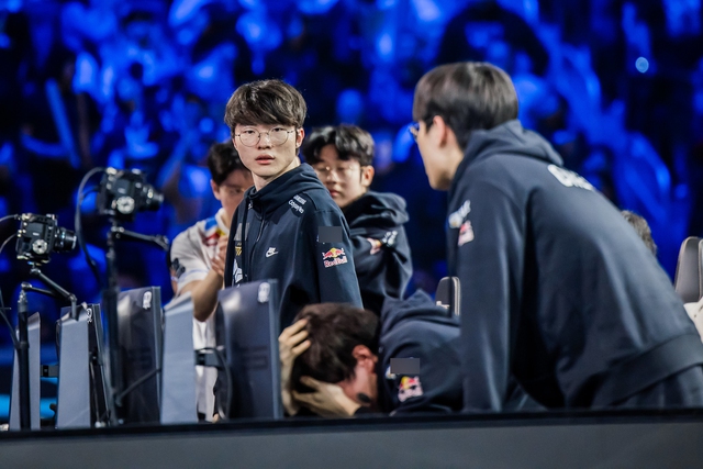 Một trong những khoảnh khắc đã đi vào lịch sử CKTG và LMHT - nguồn: LoL Esports