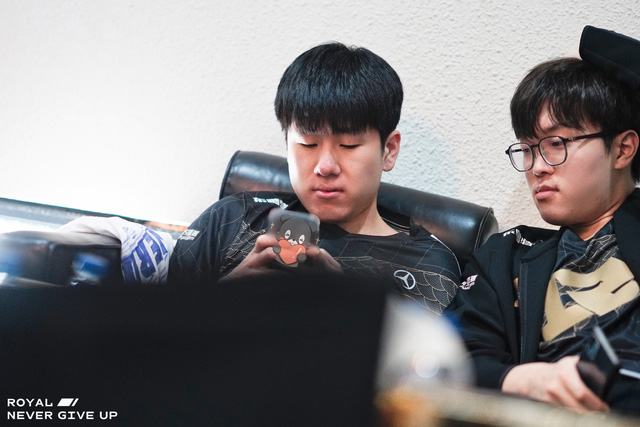 RNG đối đầu TES ở chung kết LPL Mùa Xuân 2022: Bại binh phục hận hay binh đoàn hoàng gia khẳng định vị thế - Ảnh 3.