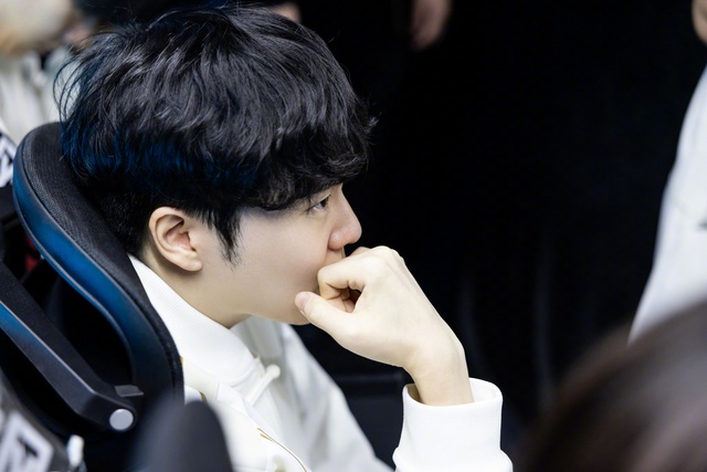 LPL sẽ có một đội tập luyện riêng nhưng trận của IG lại bắt đầu trước khi đội hình này được sử dụng LPL sẽ có một đội tập luyện riêng nhưng trận của IG lại bắt đầu trước khi đội hình này được sử dụng