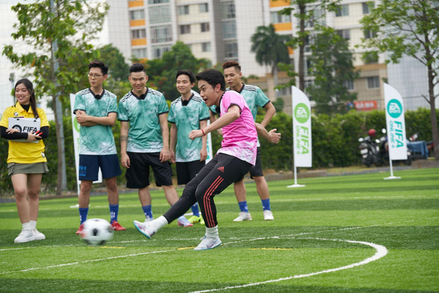 Độ Mixi và Rambo khiến người hâm mộ ngỡ ngàng tại Gameshow Sinh nhật 5 tuổi của FIFA Online 4 - Ảnh 2.
