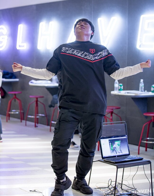 LMHT: 4 tân binh của T1 cùng nhiều gương mặt mới xuất hiện trong buổi chụp hình chào mừng LCK mùa xuân 2020 - Ảnh 22.