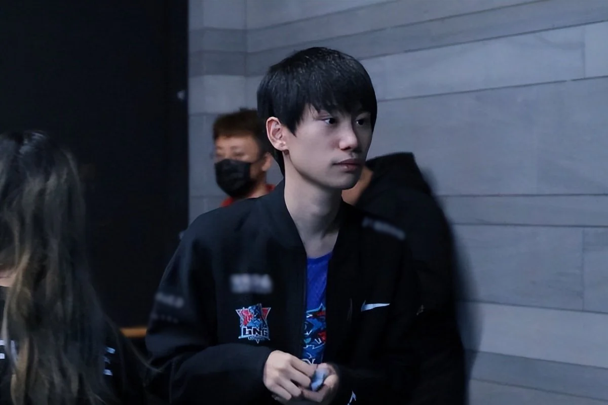 Doinb hé lộ thực trạng báo động của tuyển thủ LMHT hiện nay, khẳng định Faker là ngoại lệ duy nhất - Ảnh 1.