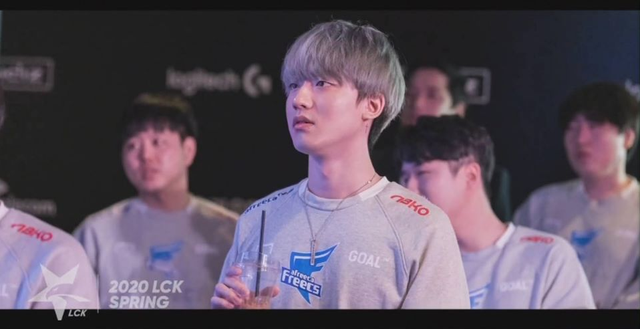 LMHT: Trong khi Faker còn đang ế chỏng chơ thì Xạ thủ mỹ nam của Afreeca 3 năm làm liền 2 cháu, bảo sao T1 chẳng toang - Ảnh 2. LMHT: Trong khi Faker còn đang ế chỏng chơ thì Xạ thủ mỹ nam của Afreeca 3 năm làm liền 2 cháu, bảo sao T1 chẳng toang - Ảnh 2.