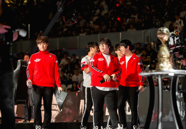 Và cũng SKT T1 là đội gần nhất của LCK đánh bại được một đội LPL ở một chuỗi BO3 - BO5 tại MSI