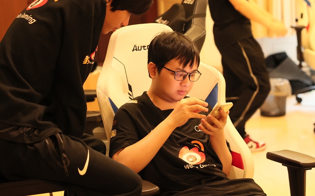 Chủ tịch WBG gây tranh cãi khi khuyên fan không nên nghĩ đến danh hiệu ở Mùa Hè 2022 - Ảnh 2. Chủ tịch WBG gây tranh cãi khi khuyên fan không nên nghĩ đến danh hiệu ở Mùa Hè 2022 - Ảnh 2.