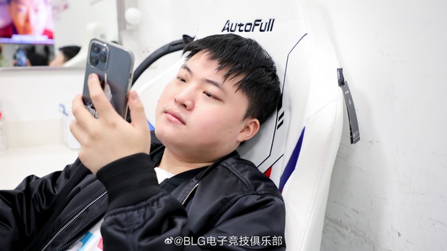 Uzi try hard cực mạnh nhưng nhìn lịch sử đấu đau mắt đỏ thế này thì ngày trở lại còn xa lắm - Ảnh 2.