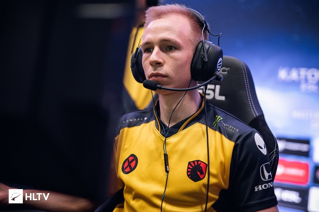 Giới chuyên môn nói gì về những bản update mới đây của CS:GO? - Ảnh 6. Giới chuyên môn nói gì về những bản update mới đây của CS:GO? - Ảnh 6.