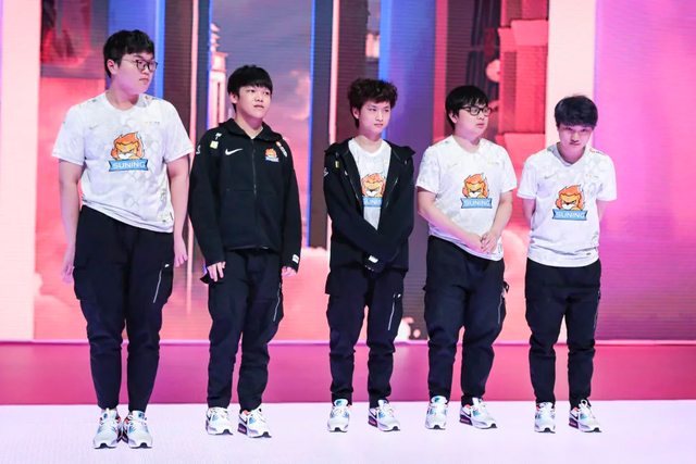 Suning 2020 từng rất được ngưỡng mộ khi trở thành "ngựa ô" và đi đến tận trận chung kết CKTG