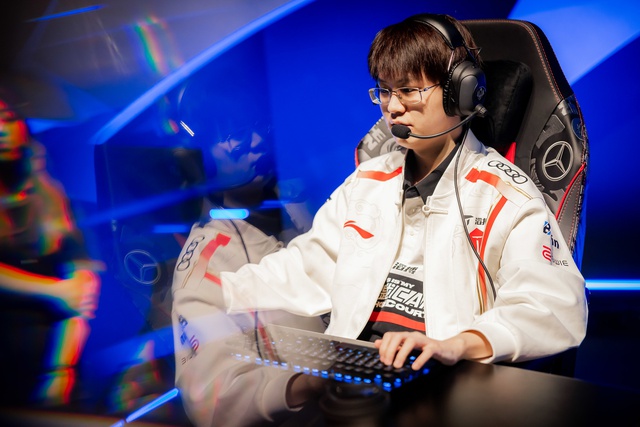 Meiko là người đối đầu Faker nhiều nhất, người duy nhất thắng Faker 1 series và cũng là người thua Faker nhiều nhất Meiko là người đối đầu Faker nhiều nhất, người duy nhất thắng Faker 1 series và cũng là người thua Faker nhiều nhất