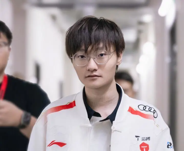 Xuất hiện thông tin từ LPL cho biết Tian lại vướng vào một mâu thuẫn nội bộ mới của TES