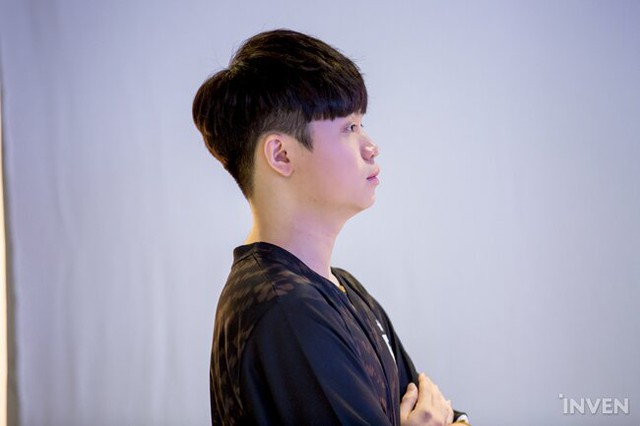 LMHT: 4 tân binh của T1 cùng nhiều gương mặt mới xuất hiện trong buổi chụp hình chào mừng LCK mùa xuân 2020 - Ảnh 12.