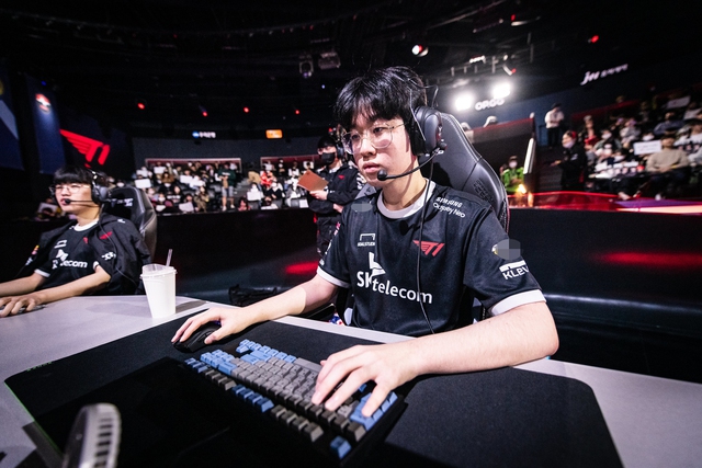 Zeus được Ale xem là một trong những Đường Trên giỏi nhất thế giới dù mới chỉ 19 tuổi