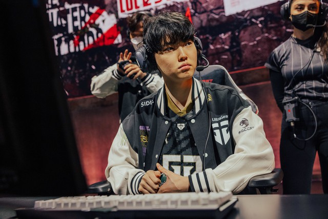 Chovy nỗ lực nhưng Gen.G vẫn thất bại Chovy nỗ lực nhưng Gen.G vẫn thất bại