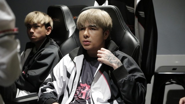 Chính fan của Zeros cũng dần mất niềm tin vào anh - nguồn: Fanpage SBTC Esports