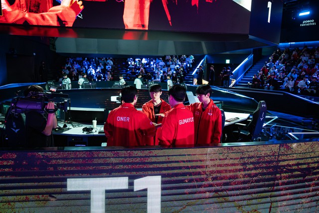 Nhưng cũng phải đến tháng 4 thì người hâm mộ T1 và cộng đồng LMHT nói chung mới biết hồi kết của drama Nhưng cũng phải đến tháng 4 thì người hâm mộ T1 và cộng đồng LMHT nói chung mới biết hồi kết của drama