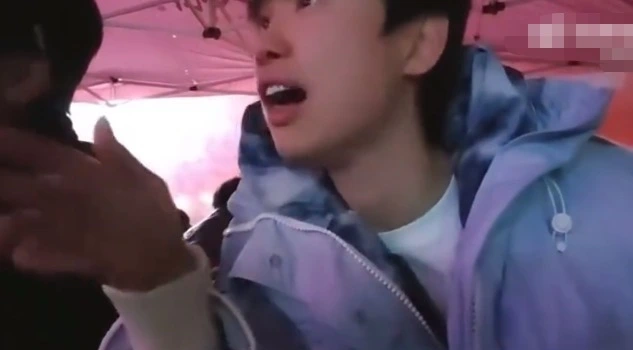 Vợ của cựu vương CKTG bị quấy rối nơi công cộng, phản ứng người trong cuộc khiến cộng đồng sửng sốt- Ảnh 2.