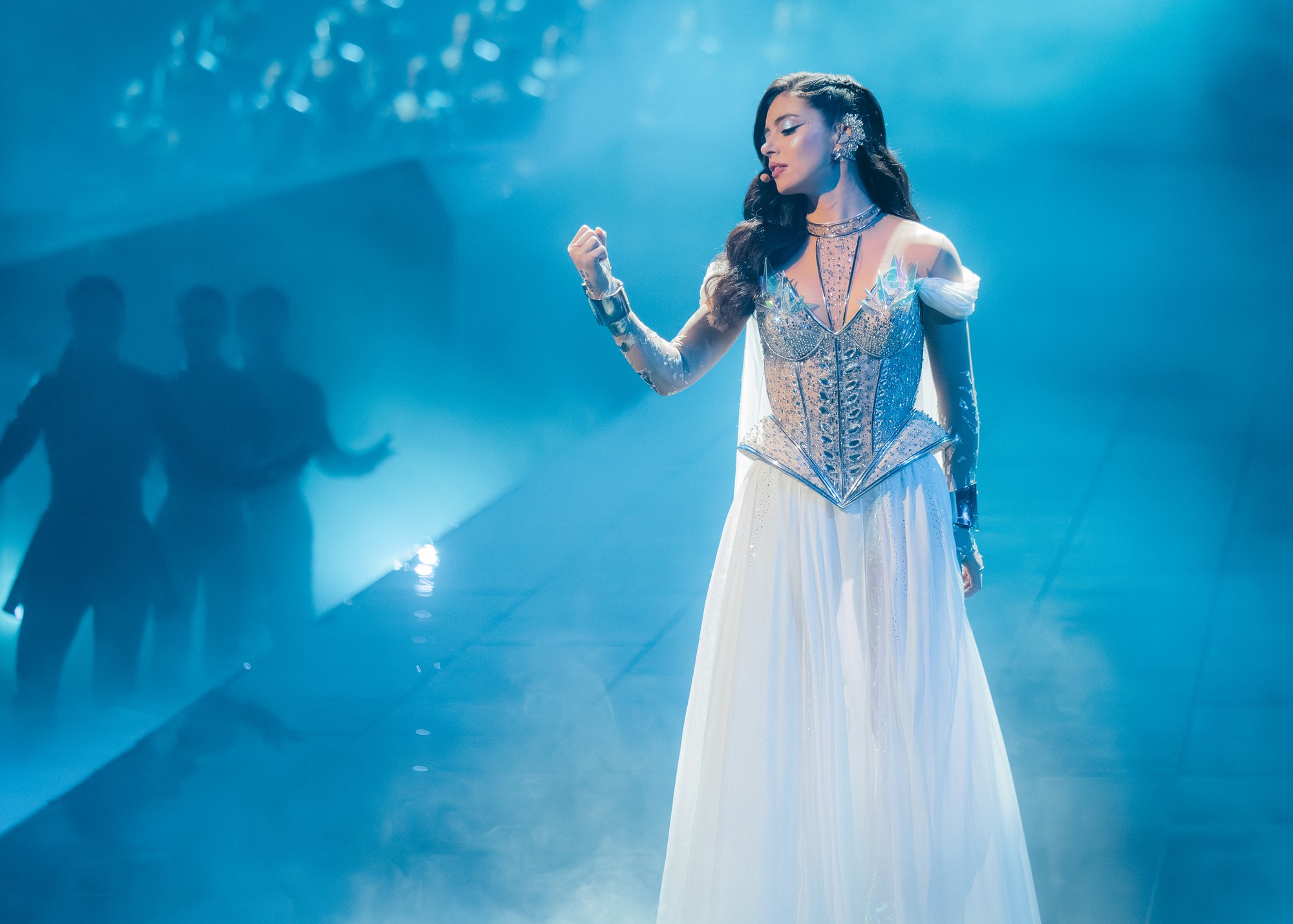 Chrissy Costanza - nổi tiếng với Legends Never Die năm 2017