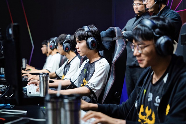 Hơn nữa Pyshiro chỉ mới thi đấu tốt khi cả Levi và Kiaya cùng các đồng đội đều tốt