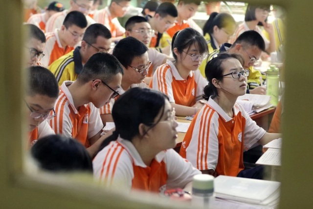 Hình ảnh kỳ thi cao khảo nổi tiếng của Trung Quốc