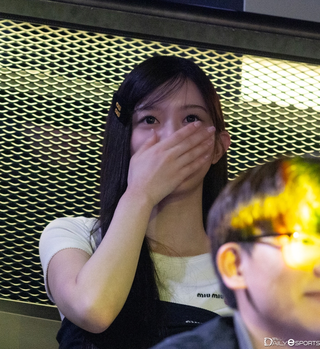 Choáng ngợp nhan sắc tựa nữ thần của người đẹp chiếm trọn spotlight trận HLE - Gen.G- Ảnh 2.