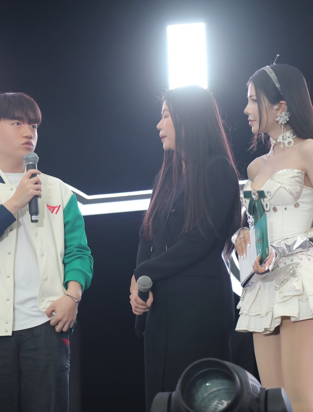 Mai Dora tổng kết 2025 nhưng bộ ảnh khiến fan Mai Dora tổng kết 2025 nhưng bộ ảnh khiến fan