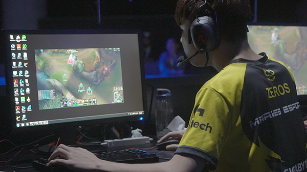 Ngày ấy - Bây giờ: “Sớm nở tối tàn”, Zeros trượt dài trong khủng hoảng, án phạt và những chỉ trích - Ảnh 5. Ngày ấy - Bây giờ: “Sớm nở tối tàn”, Zeros trượt dài trong khủng hoảng, án phạt và những chỉ trích - Ảnh 5.