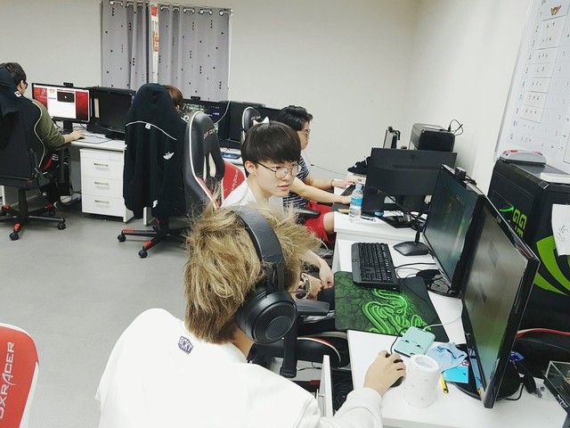 Trụ sở SKT tại Seoul bị phong tỏa do một nhân viên được xác nhận dương tính với virus Corona, Faker tình hình ra sao? - Ảnh 3. Trụ sở SKT tại Seoul bị phong tỏa do một nhân viên được xác nhận dương tính với virus Corona, Faker tình hình ra sao? - Ảnh 3.