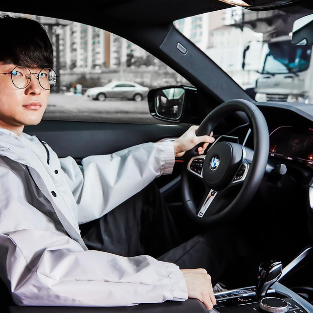 Faker quảng cáo cho hãng xe BMW trong kỳ nghỉ sau khi kết thúc LCK Mùa Xuân 2023 - nguồn: Instagram NV