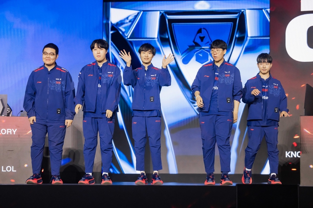 Chính các tuyển thủ JDG cũng chịu nhiều áp lực Chính các tuyển thủ JDG cũng chịu nhiều áp lực