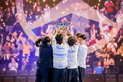 DRX đã vô địch CKTG 2022 và Deft cũng đã hoàn thành bộ sưu tập danh hiệu - nguồn: LoL Esports