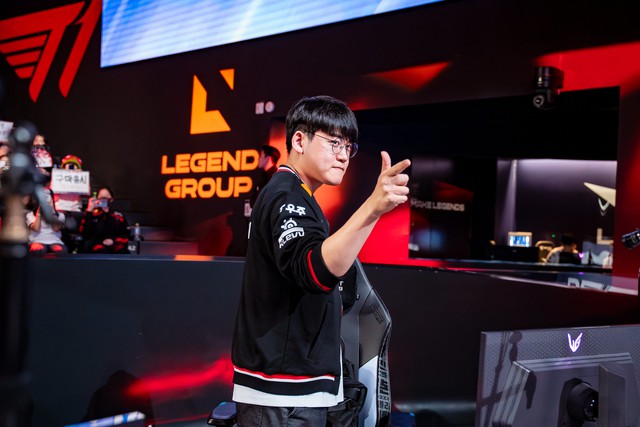 Đại thắng KT nhưng T1 lại là top team hiếm hoi trong toàn cõi LMHT vẫn "đi ngược số đông"- Ảnh 1. Đại thắng KT nhưng T1 lại là top team hiếm hoi trong toàn cõi LMHT vẫn "đi ngược số đông"- Ảnh 1.