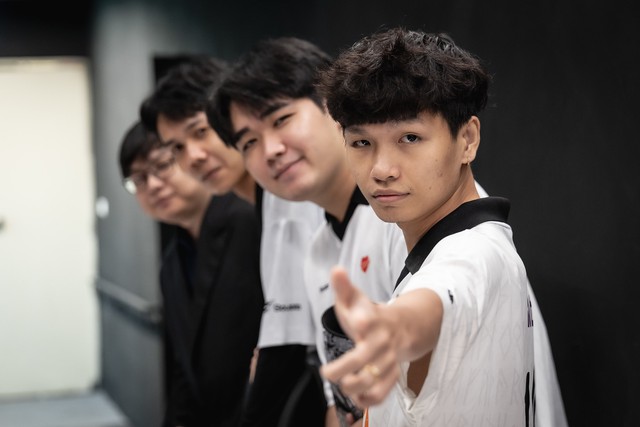 Sao MVKE thừa nhận một lỗi chí mạng sau trận thua thảm TSW trong "derby VCS"- Ảnh 2. Sao MVKE thừa nhận một lỗi chí mạng sau trận thua thảm TSW trong "derby VCS"- Ảnh 2.