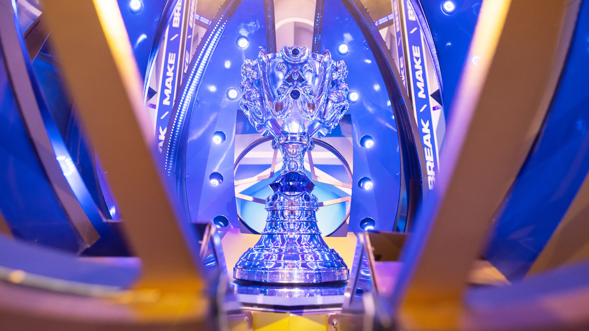 Việc giải đấu được tổ chức ở châu Mỹ cũng có thể là một lý do khiến lượng người xem giảm mạnh vì lệch múi giờ