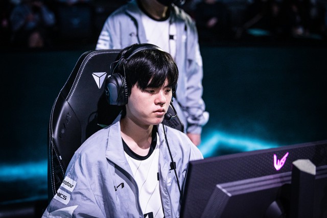 Deft cho rằng đây là một lối chơi ích kỷ và mất đi bản sắc của LMHT - nguồn: LoL Esports