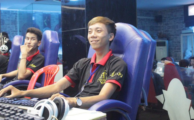 Trên sóng livestream BiBi khẳng định Chẳng có ai khác ngoài tôi có thể đánh bại được Chim Sẻ Đi Nắng - Ảnh 1.