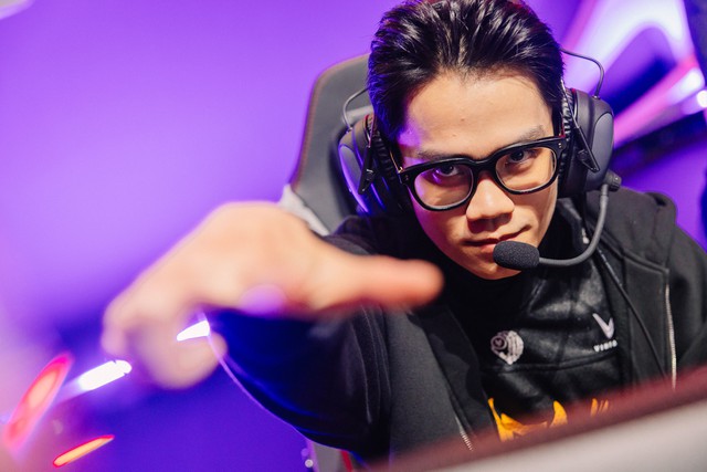 Số ván đấu ít hơn, mỗi ván đều kéo dài và được GAM nhường tài nguyên đã giúp EasyLove sở hữu chỉ số lính rất cao