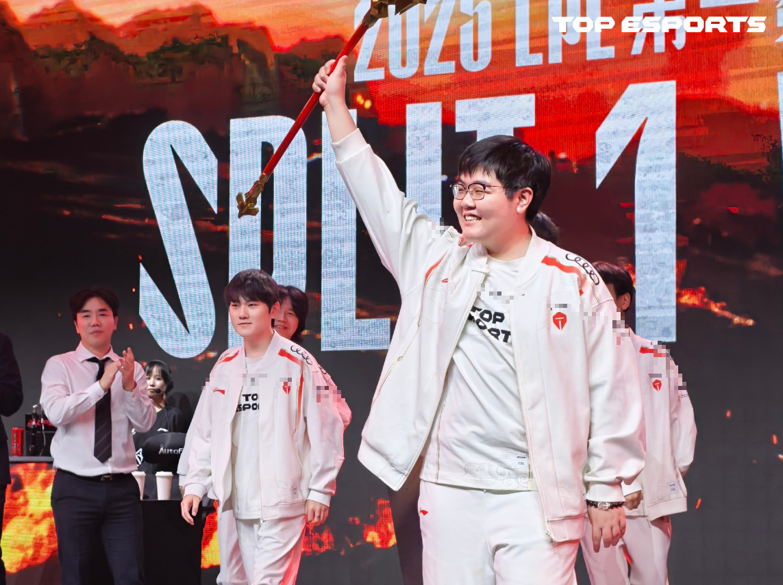 Sân khấu LPL bất ngờ bị ví như Sân khấu LPL bất ngờ bị ví như