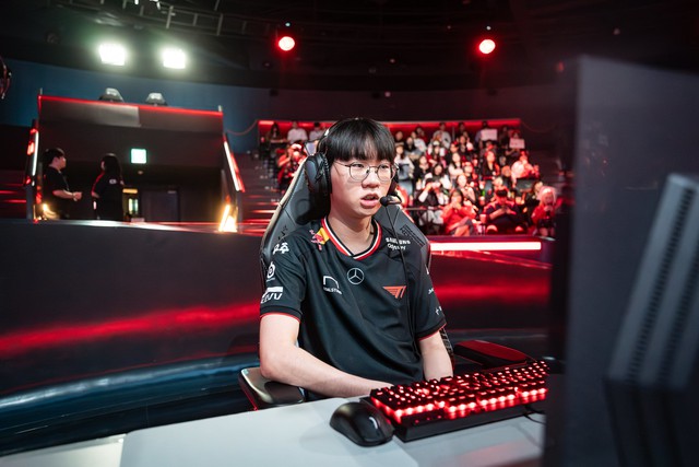 Không hẹn mà gặp, hai tuyển thủ liên quan đến T1 đều bị chỉ trích trong cùng 1 ngày- Ảnh 3. Không hẹn mà gặp, hai tuyển thủ liên quan đến T1 đều bị chỉ trích trong cùng 1 ngày- Ảnh 3.