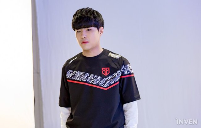 LMHT: 4 tân binh của T1 cùng nhiều gương mặt mới xuất hiện trong buổi chụp hình chào mừng LCK mùa xuân 2020 - Ảnh 24.