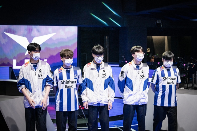 DRX là đội hưởng lợi nhiều nhất khi T1 vắng Faker