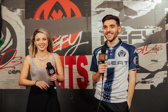 Nisqy cười tươi sau trận thua - nguồn: LoL Esports