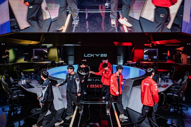 T1 cũng là đội duy nhất tại Regular Seasons 2025 có 2 lần suýt nữa thì thắng chung cuộc Gen.G