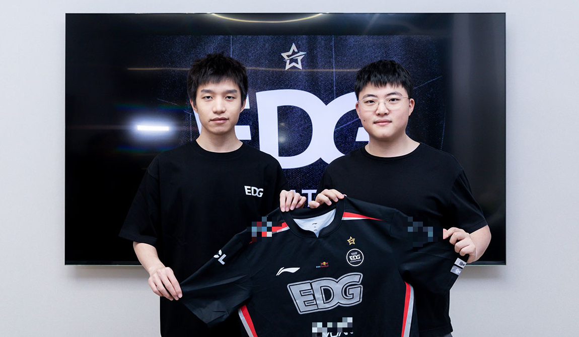 Huyền thoại Uzi rơi vào cảnh 