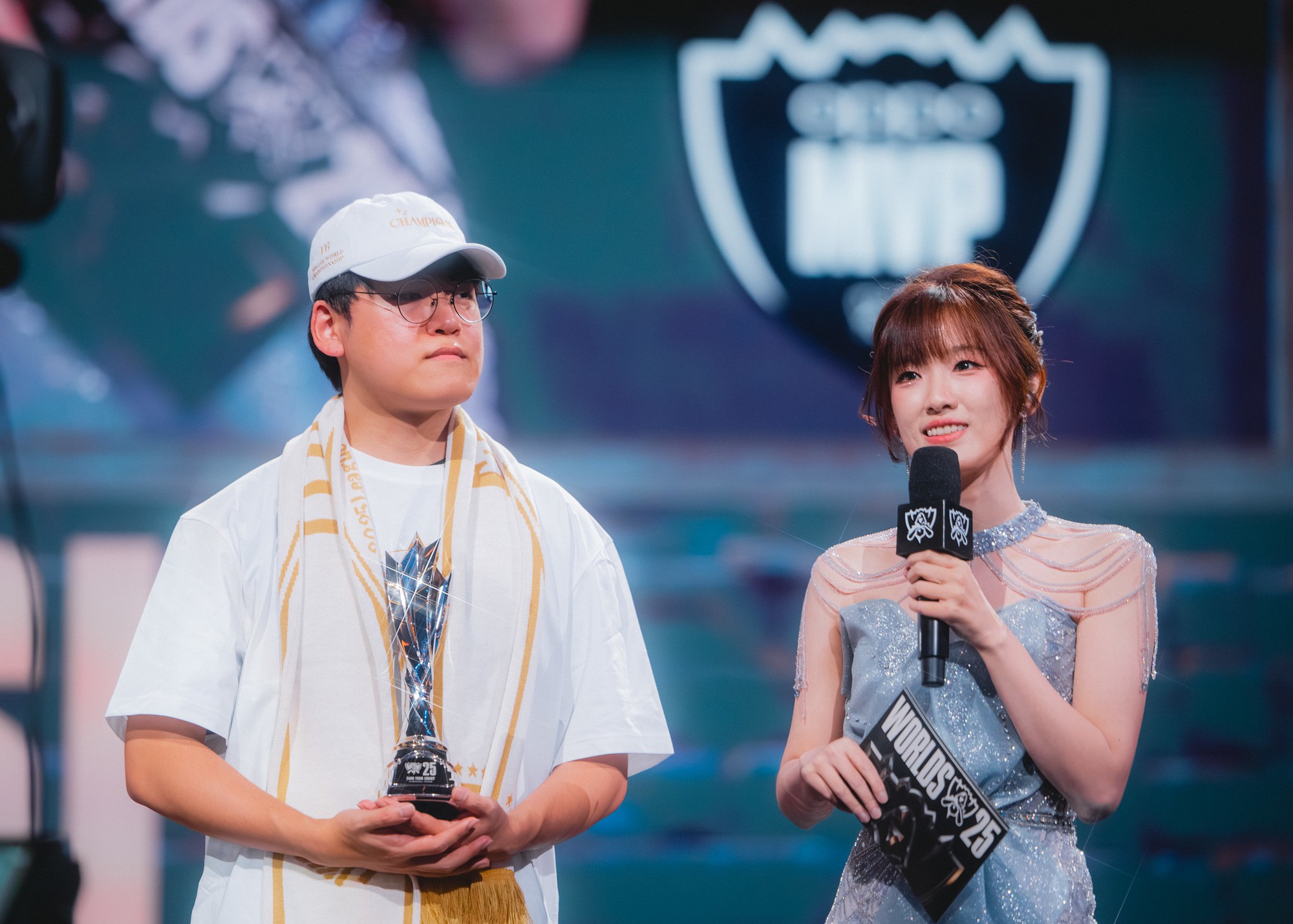 Wendy Hạ An - nữ MC đa tài của LMHT xứ tỷ dân