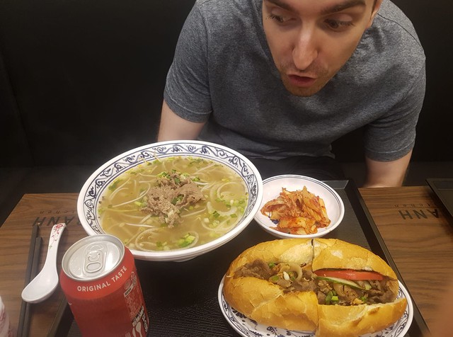 Đăng ảnh khoe phở nhà nấu, Cowsep bị fan Việt troll sấp mặt chỉ vì bát phở... không hành - Ảnh 3. Đăng ảnh khoe phở nhà nấu, Cowsep bị fan Việt troll sấp mặt chỉ vì bát phở... không hành - Ảnh 3.