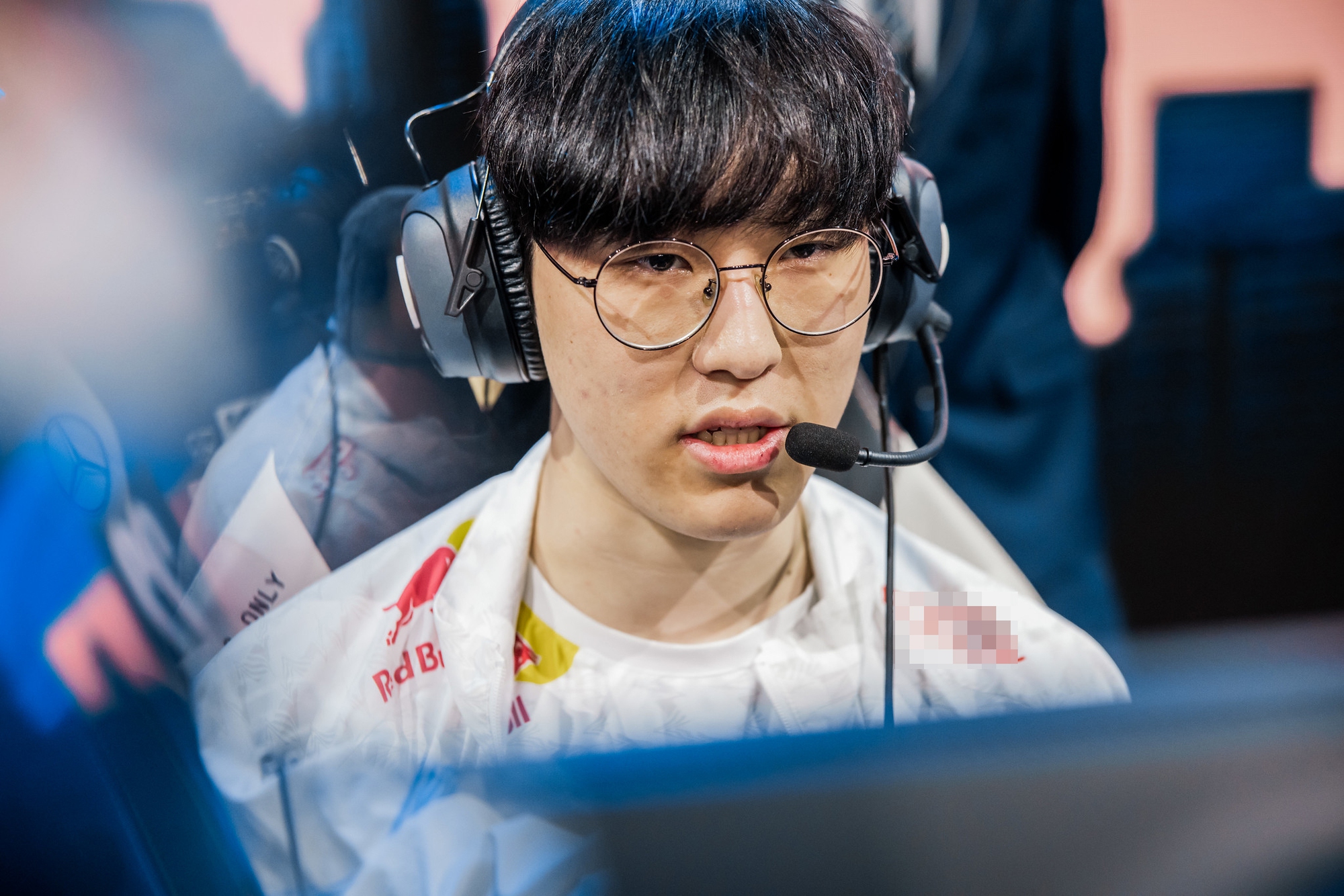 Còn trẻ nhưng Zeka vô cùng bản lĩnh trong kỳ CKTG đầu tiên trong sự nghiệp của mình