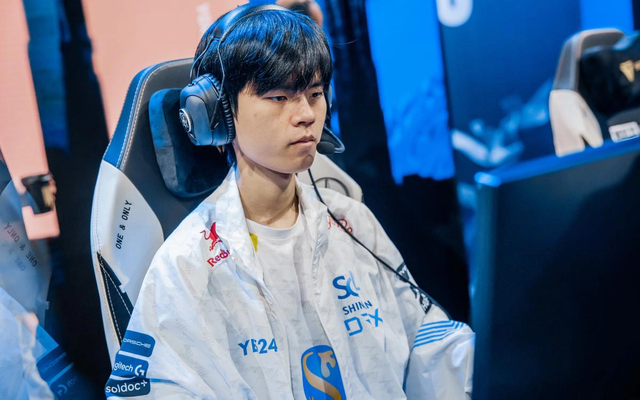 Deft đã giành chức vô địch CKTG 2022 trong sự ngỡ ngàng của cộng đồng LMHT - nguồn: LoL Esports Deft đã giành chức vô địch CKTG 2022 trong sự ngỡ ngàng của cộng đồng LMHT - nguồn: LoL Esports