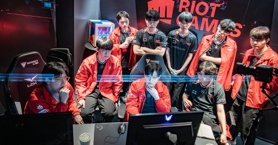 Phản ứng của HLV KkOma gây tranh cãi, nghi vấn là nguyên nhân bùng phát drama T1