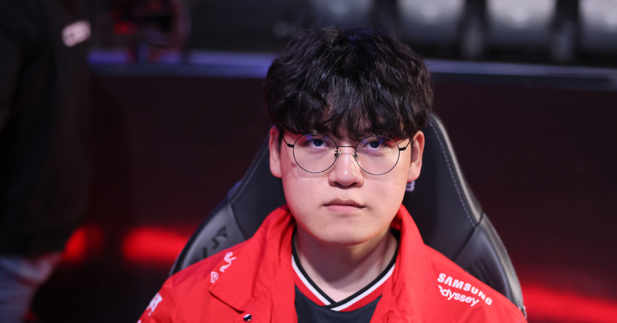 Gumayusi đáp trả Chovy "nhẹ nhàng nhưng tinh tế"