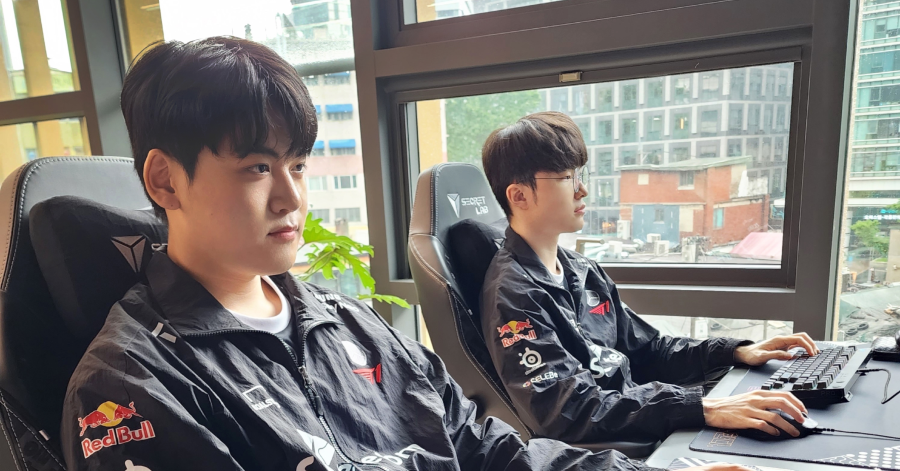 Trong cùng ngày, cặp "chú - cháu" nhà T1 lập kỷ lục "khủng"